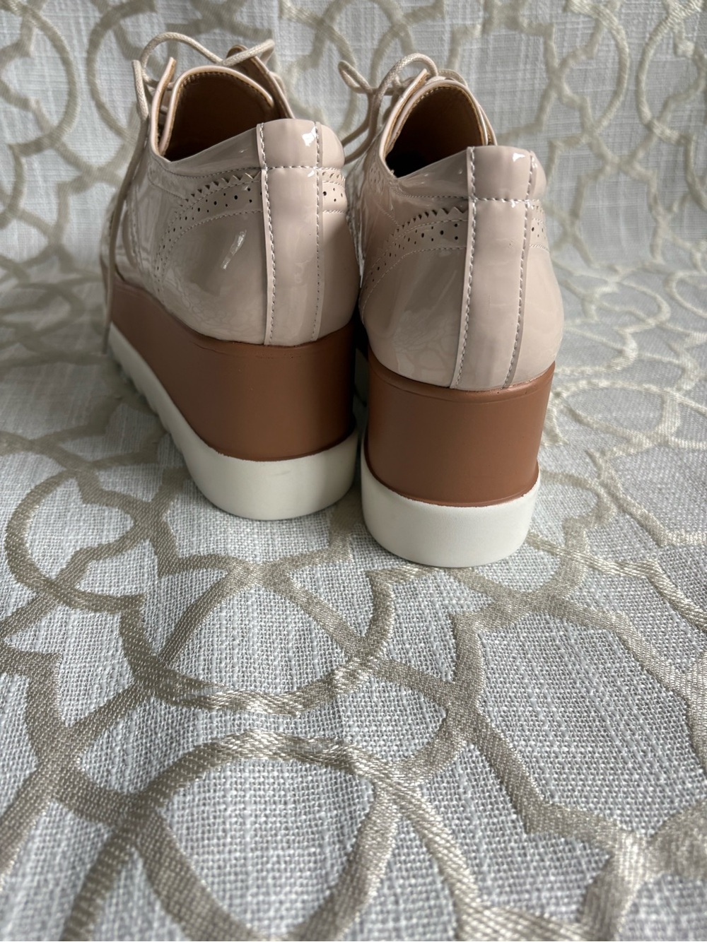 Women's Platform Wingtip Oxfords in Nude Beige - Picture 4 of 7